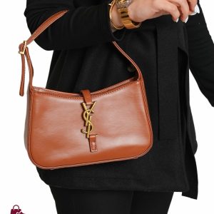 شنتة YSL شامل البكج البكج :بوكس و كيس و شهاده مختومة