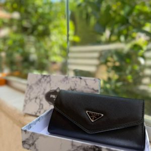 محفظة  PRADA حجم كبير