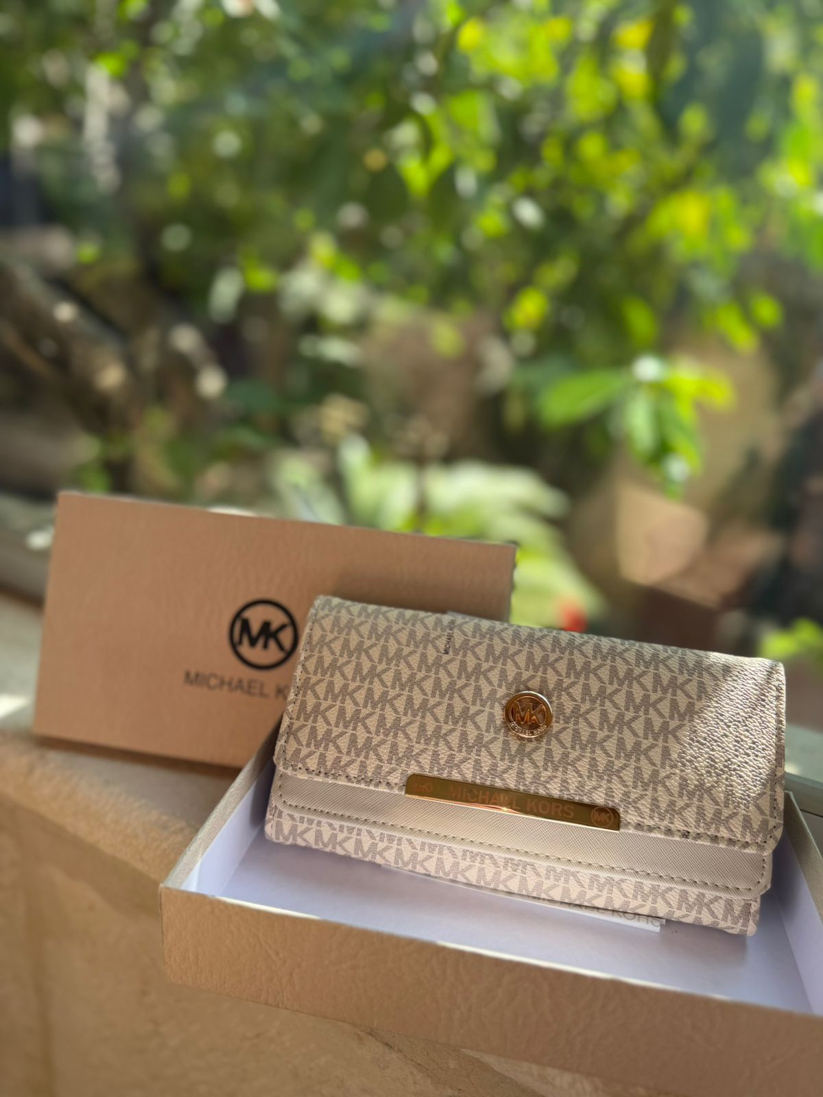 محفظة MK حجم كبير