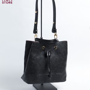 شنتة LV حجم كبير شامل البكج : البوكس و الكيس وشهادة مختومة